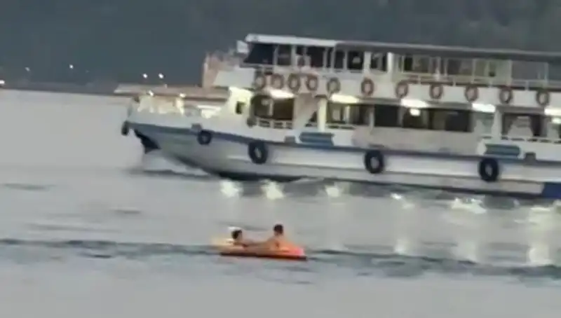 Sarıyer Sahilinde Şaşkınlık Yaratan Olay: İki Çocuk Botla Denize Açıldı