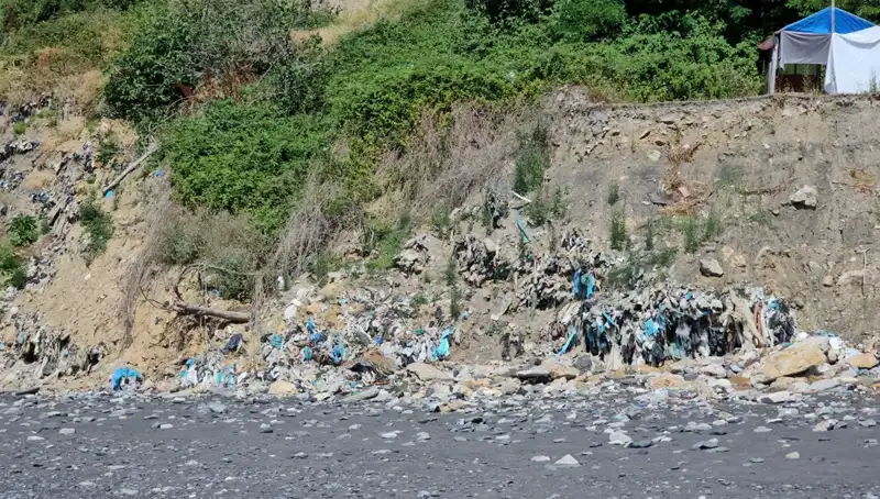 Kozlu Sahil'deki Çöp Yığını: Doğanın Sesi Artık Duyulmuyor
