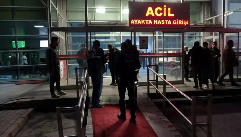 Hastane Acil Servisinde Silahlı Kavganın Ardından 3 Kişi Yaralandı!