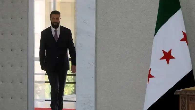 Fransa, Paris'te Şara-Macron Zirvesi ile Suriye'nin Yeniden İnşasında Destek Vadediyor