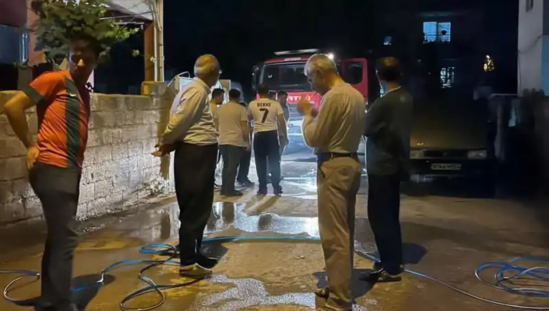 Park Halindeki Araçta Çıkan Yangın, Korkuya Neden Oldu