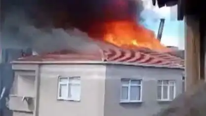 Bağcılar’da Özellikle Dikkat Çeken Bina Yangını: Alevler Çatıya Sıçradı!