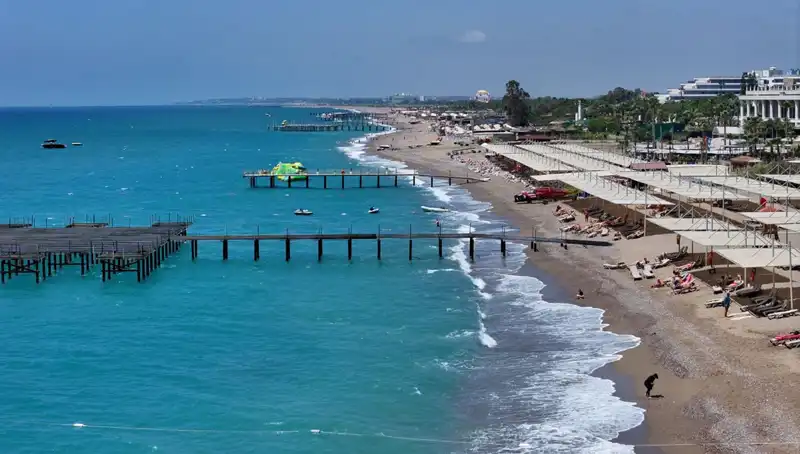 Antalya Sahillerinde Güneşli Hava Yoğunluğu: Yazın Tadını Çıkarın!