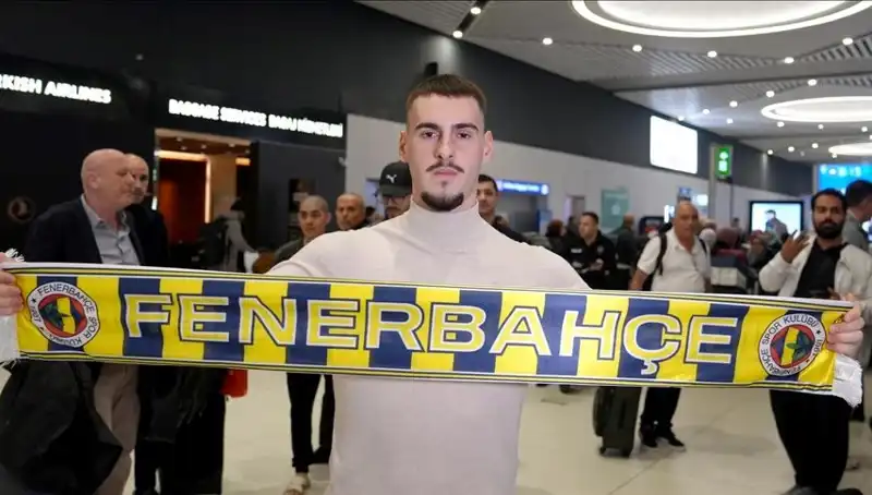 Fenerbahçe, Genç Yıldızı Mimovic'in Lisansını Çıkardı: Futbolseverleri Heyecanlandırdı