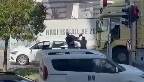İstanbul Trafiğinde Çekiçli Dehşet: Kaynaklar Ne Diyor?