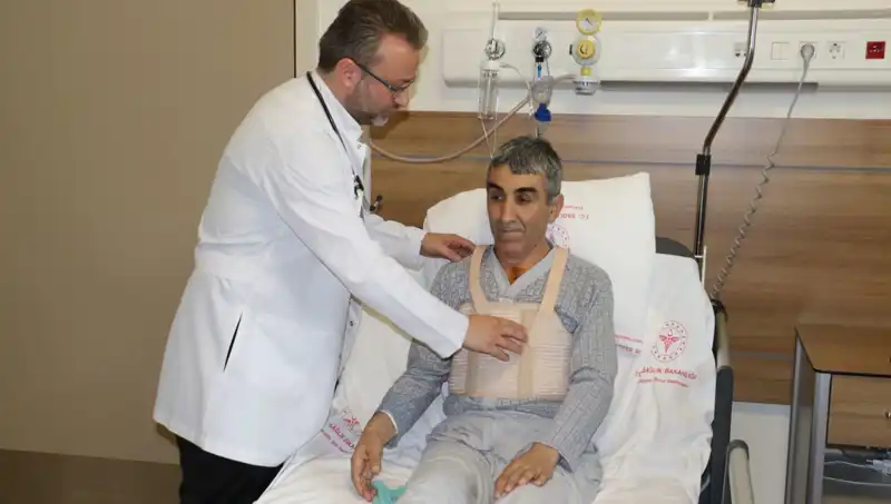 Altı Ayda İki Kez Aort Damarı Yırtılan Hastanın Uzun Süreli Ameliyatı