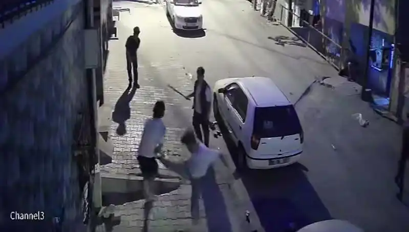 Başakşehir'de Taş ve Sopaların Havada Uçuştuğu Korkunç Kavga!