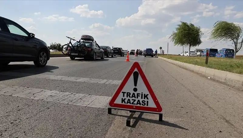 Adana'da Feci Kaza: Kamyon Otomobile Çarptı, 1 Ölü, 1 Yaralı