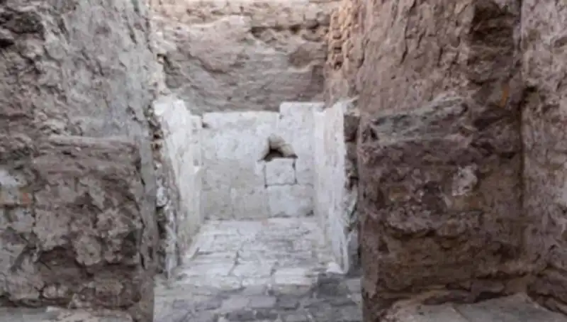Mısır’da 3.500 Yıl Öncesine Ait Kraliyet Mezarı Keşfedildi