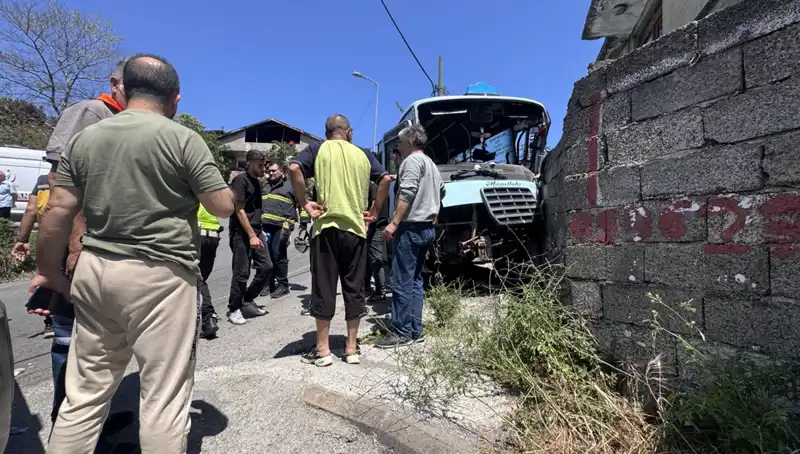 Minibüs Kazasında 14 Kişi Yaralandı: Detaylar Ortaya Çıktı