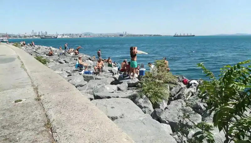 Hava Sıcaklıkları Artarken İstanbullular Sahil Keyfini Yeniden Yaşadı!