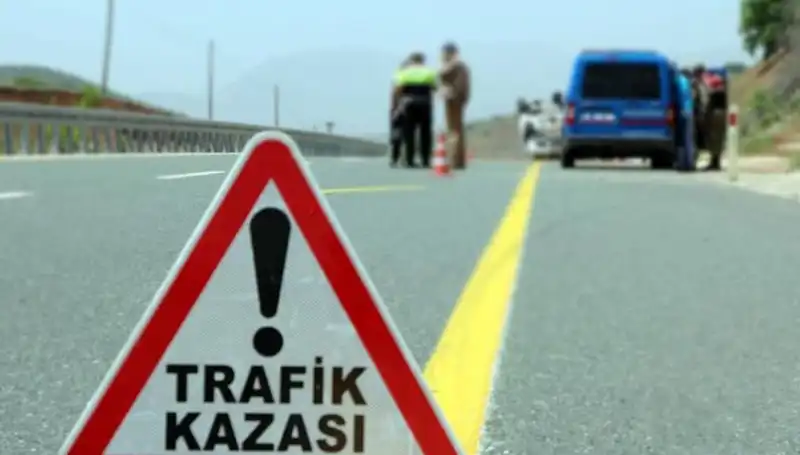 Trafik Kazası: Otomobil ile Kamyon Çarpıştı, Hayat Kurtaran Detaylar