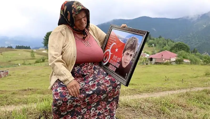 DEM Parti, Eren Bülbül'ün Annesine Özel Bayram Mesajı Gönderdi
