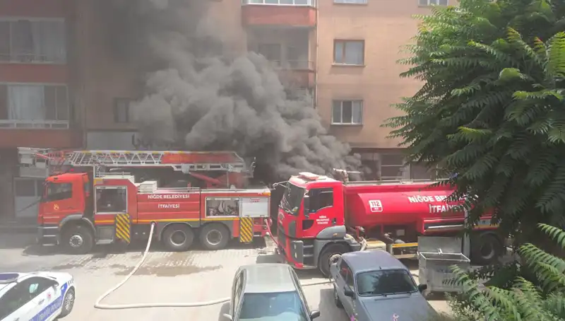 Niğde'deki Beyaz Eşya Deposunda Korkutan Yangın: Olayın Detayları ve Sebepleri
