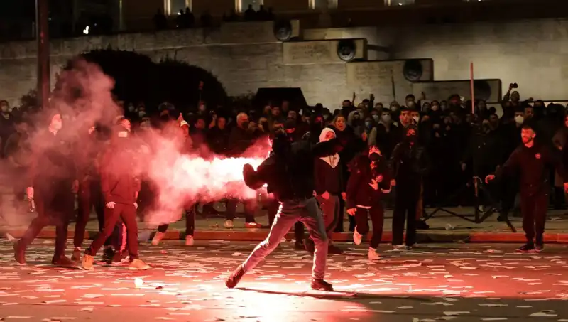 Yunanistan Hükümetine Gensoru Önergesi: Atina Sokakları Hareketleniyor!