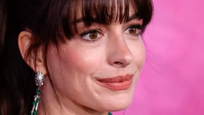 Hollywood Yıldızları Yüzlerine Ölü Deri Enjekte Ettiriyor: Estetikte Şok Trend