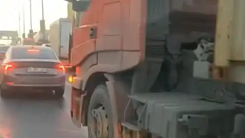 D-100 Karayolu’nda Yol Verme Kavgası: TIR ile Kaza Anları Görüntülendi