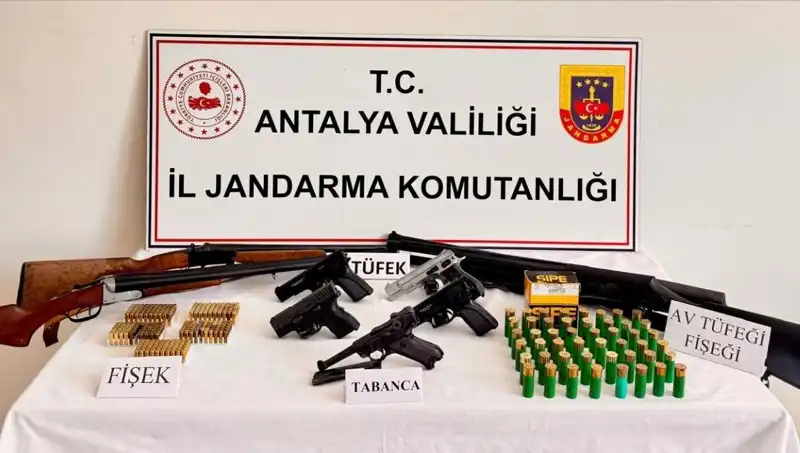 Antalya'da Ruhsatsız Silah Operasyonu: Suç örgütüne büyük darbe!