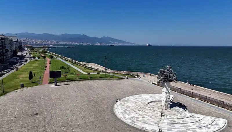 Yazın En Sıcak Günü: 40 Dereceyi Geçen Hava, Yolları Terk Ettirdi