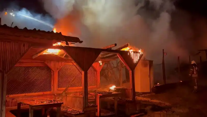 Şile'de Altı Gözleme Restoranı Küller İçinde Kaldı: Yangın Nedenleri Araştırılıyor
