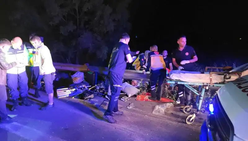 Minibüsten Savrulanlar İçin Korku Dolu Anlar: Büyük Kaza!