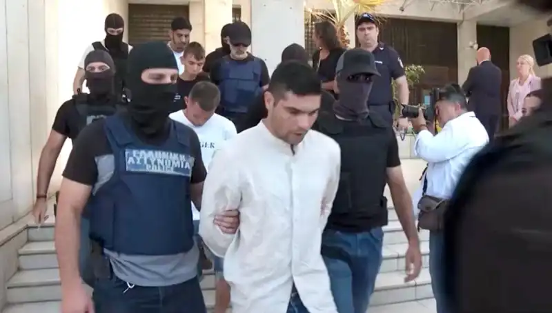 Atina'da Şok Cinayet: Profesörün Eski Eşi ile 5 Kişi Gözaltında