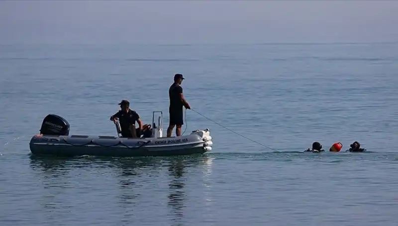 Kuşadası'nda Bir Genç, Serinlemek İçin Girdiği Denizde Boğuldu