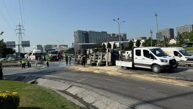 D-100 Yan Yolda Beton Mikseri Devrildi: Kazanın Ayrıntıları Açıklandı