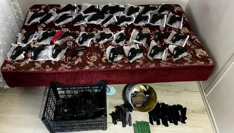 Gaziantep'te El Bombası ve 45 Silah Ele Geçirildi: Suç Şebekesine Ağır Darbe