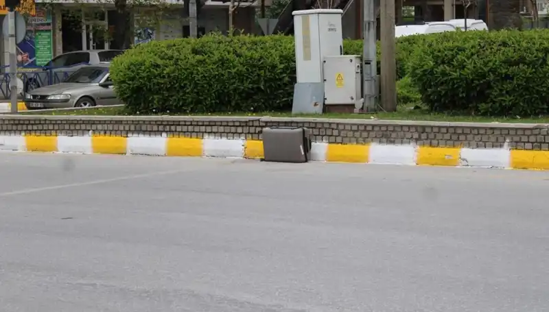 Minibüs Yolcularının Dikkatini Çeken Valiz Herkesi Şaşırttı!