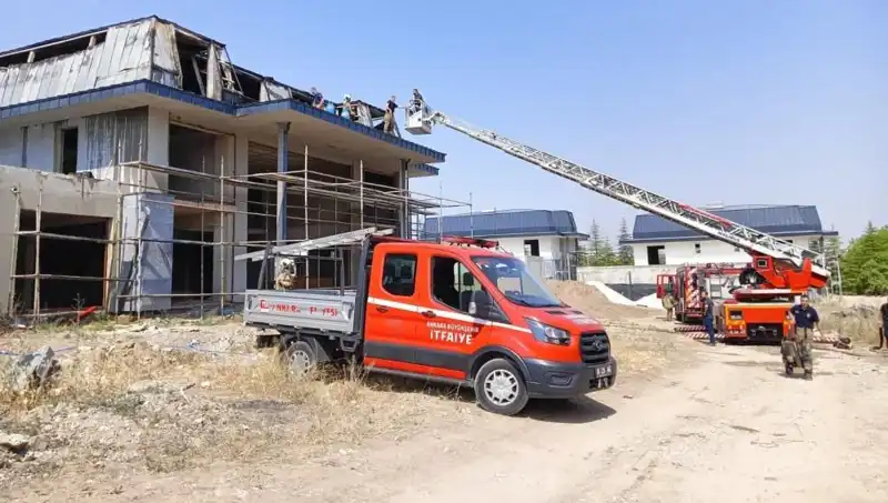 Ankara Gölbaşı'nda Villaların Olduğu Alanda Yangın Korkuttu