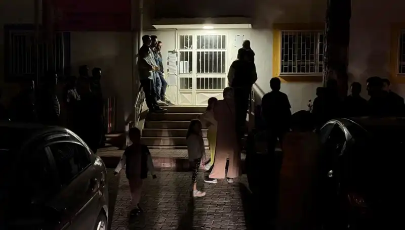 Anaokulu Kaydı İçin Gece Kuyruğa Giren Veliler, Neler Yaşadı?