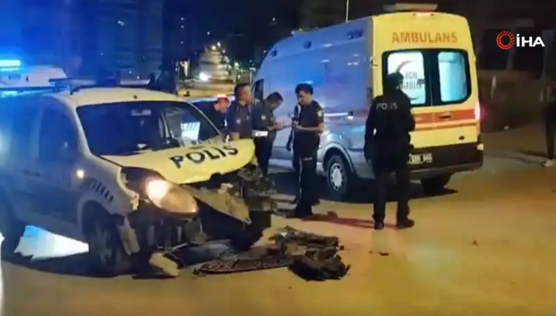 Ankara’da Hafif Ticari Araçla Polis Aracının Çarpışma Anı Kameralara Yansıdı