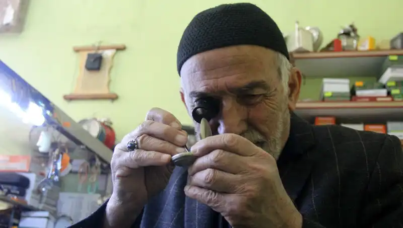 Zamanın Tanığı: 58 Yıldır 20 Metrekarede Hayata Duran Dükkan