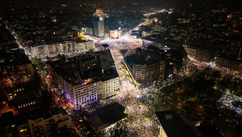 Sırbistan'da Öğrenci Protestoları: Belgrad Sokaklarında Yükselen Sesler