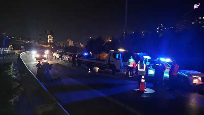 TEM Otoyolu'nda Şok Kontrol: Yatan Kişiyi Metrelerce Sürükleyen Kaza
