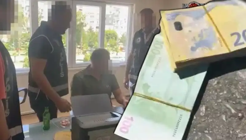 Antalya'da Rüşvet Skandalı: Görevdeki Memurlar Suçüstü Yakalandı!