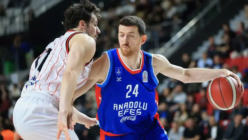 Anadolu Efes Euroleague'de Zorlu Maçta Galibiyet Arayacak