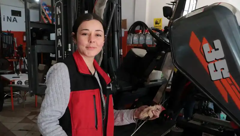 Sanayinin Tek Kadın Çalışanı Melike Hanım: Forklift Servisinde Yeni Bir İstikamet