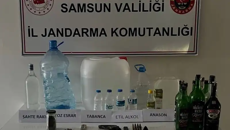 Samsun'da Sahte İçki Operasyonu: Polis Ekipleri Litrelerce Sahte Alkol Ele Geçirdi