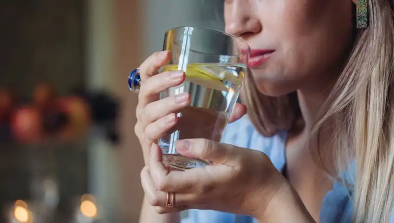 Aç Karnına 1 Litre Su İçmenin Hayatınıza Etkileri: Her Sabah Yapın!