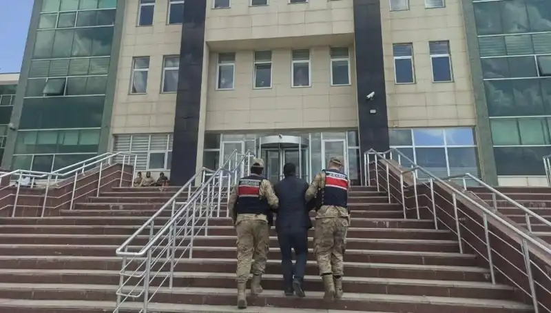 Hapis Cezasıyla Aranan Fırtına Gibi Saklanan Şahıs, Gizli Yerde Yakalandı