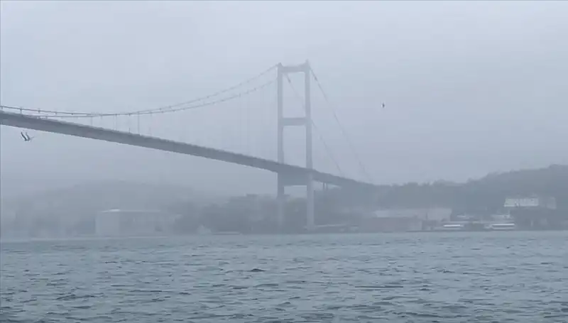 İstanbul Boğazı'nda Sis Nedeniyle Gemi Trafiği Durdu