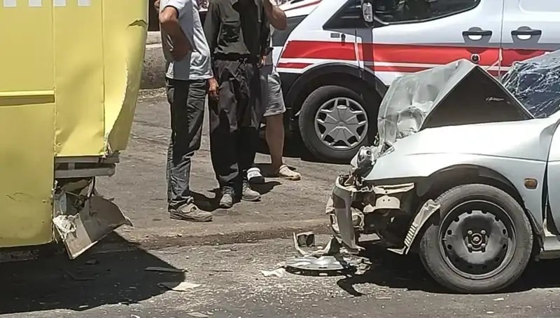 Halk Otobüsü ile Otomobil Çarpıştı: Korkutan Kaza ve Sonrası