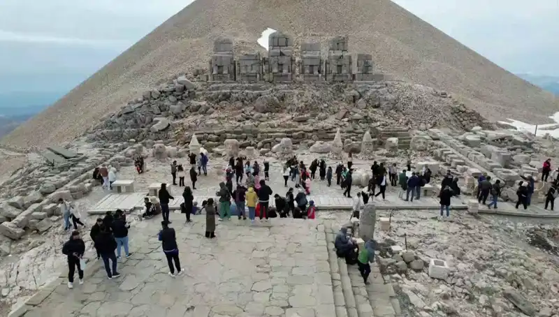 Bayramda Nemrut Dağı’na Akın: 2023’te Rekor Ziyaretçi Sayısı