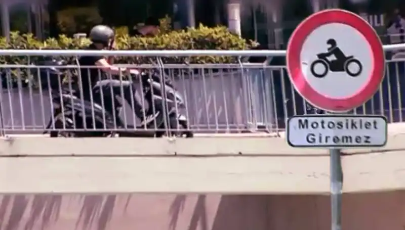 Üst Geçitlerde Motokuryelerin Saldırısına Son Veren Çözüm Yolu