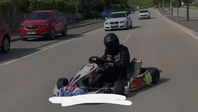 Go-Kart Sürücüsünün Tehlikeli Drift Gösterisi Yolda Şaşkınlık Yarattı