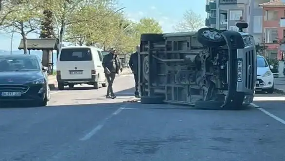 Otomobile Çarpan Araç Devrildi: Kaza Sonrası Yaşananlar
