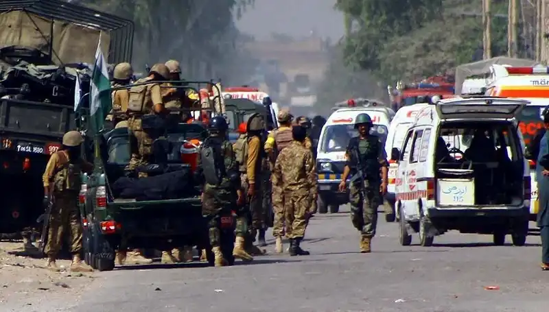 Pakistan’da Bombalı Saldırı: 5 Güvenlik Görevlisi Hayatını Kaybetti