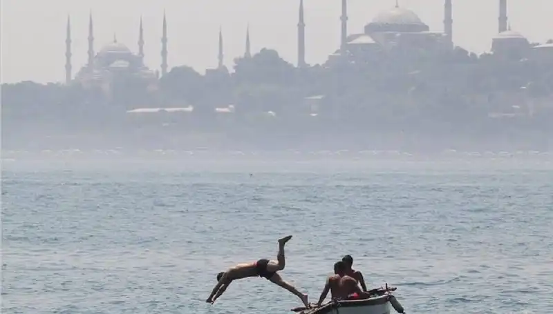 Aşırı Sıcaklar Kapıda: Hava Durumu 44 Dereceleri Gösteriyor!